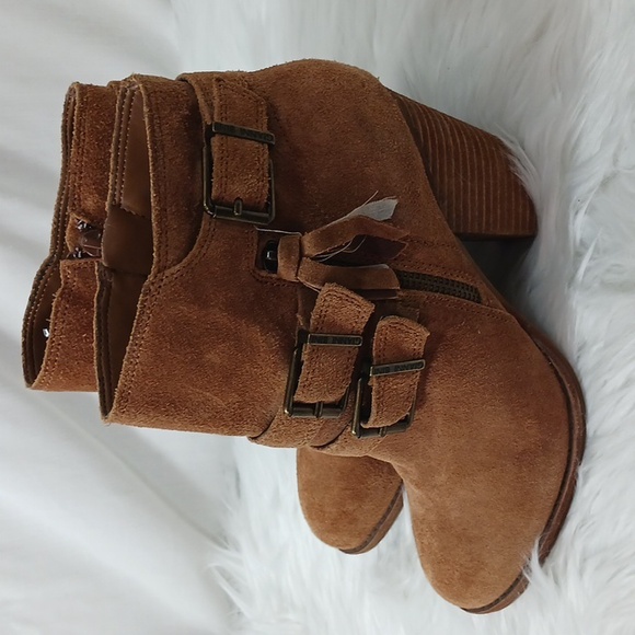 Gianni Bini, Sz 8M Tan Suede leather uppers, Belted, 3 " heels, Ankle Boots - Picture 6 of 10